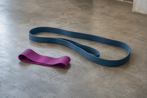Small loop band and long loop resistance band arranged on a plain floor.